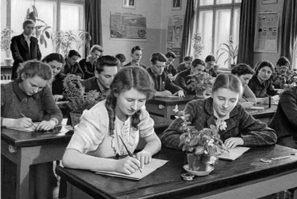 Почему Сталин сделал обучение в старших классах платным