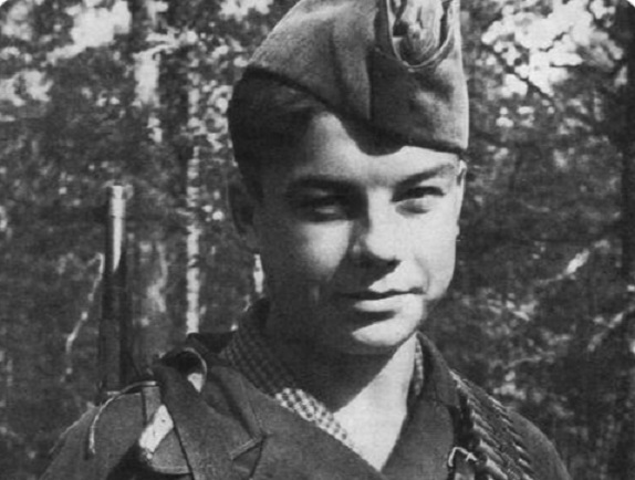 «Самый опасный пионер»: как юный партизан заставил немцев и полицаев перестрелять друг друга