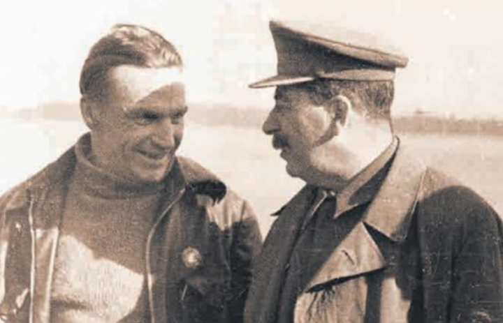  «Пей!»: что Сталин приказал Чкалову употреблять вместо коньяка