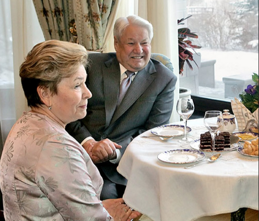 Наина Ельцина: зачем жена президента сменила паспорт