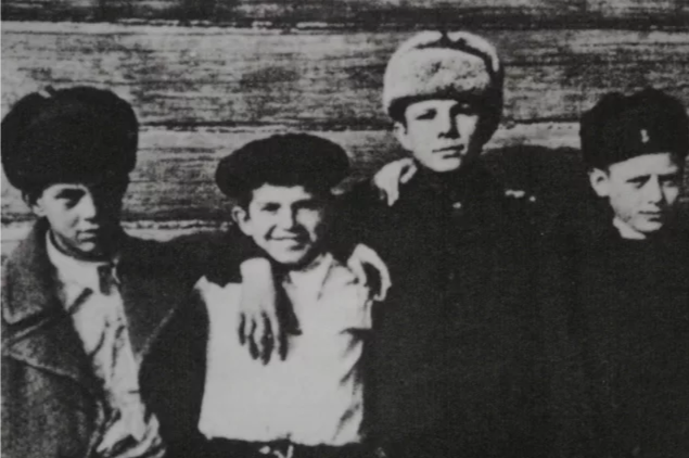 Что стало с братом и сестрой Юрия Гагарина, которых немцы угнали в Германию