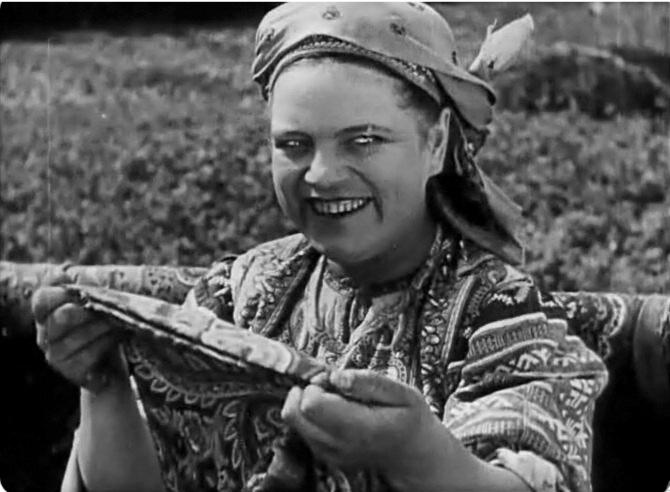 Елена Максимова: что сказал Сталин, увидев актрису голой