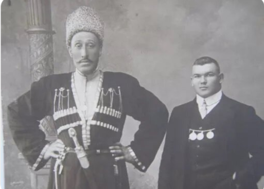 «Казбек-гора»: чем прославился осетинский великан Бола Кануков