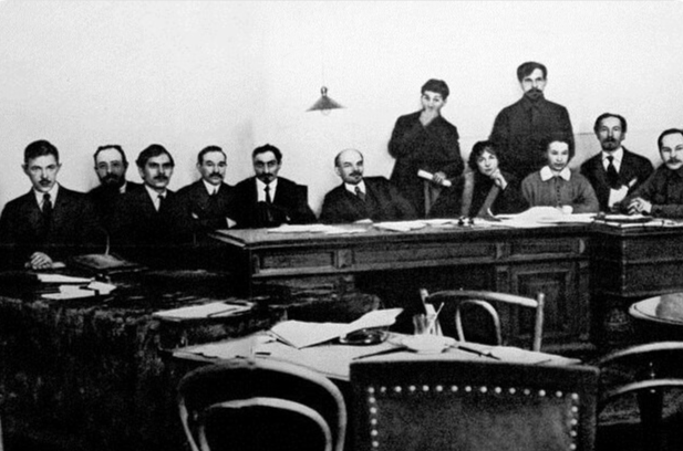 Национальный состав первого большевистского правительства: каким он был