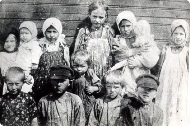 Без отца и без имени: как в России по фамилии вычисляли «зазорных» детей