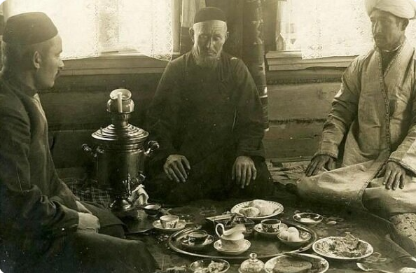 Почему в исламе левая рука считается «нeчиcтoй»