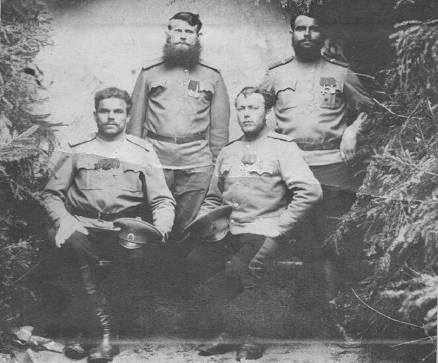 Лампасы: зачем казакам полосы на шароварах