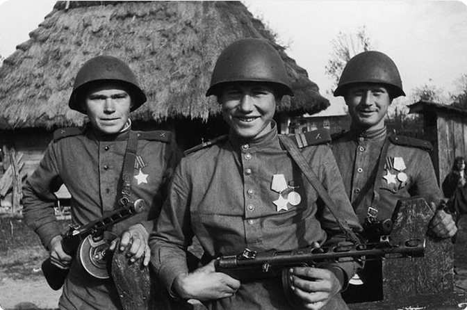 Зачем Сталин вернул «белогвардейские» погоны в 1943 году