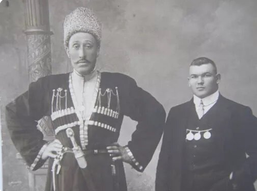 «Казбек-гора»: чем прославился осетинский великан Бола Кануков