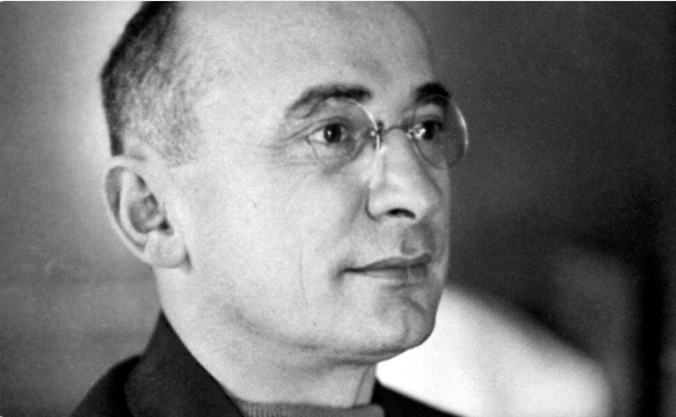Самые странные документы, которые нашли в сейфе у Берии