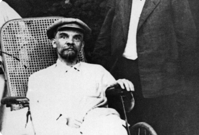 Зачем Сталин велел фотографировать и рисовать больного Ленина