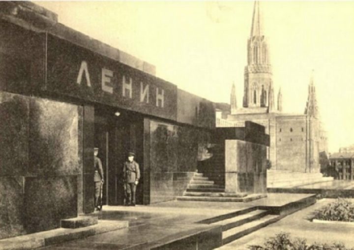 Главная тайна Мавзолея: зачем рядом с Лениным устроили секретный колумбарий