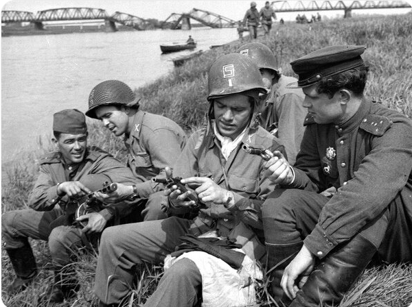 Встреча на Эльбе: чем советские солдаты поразили американцев